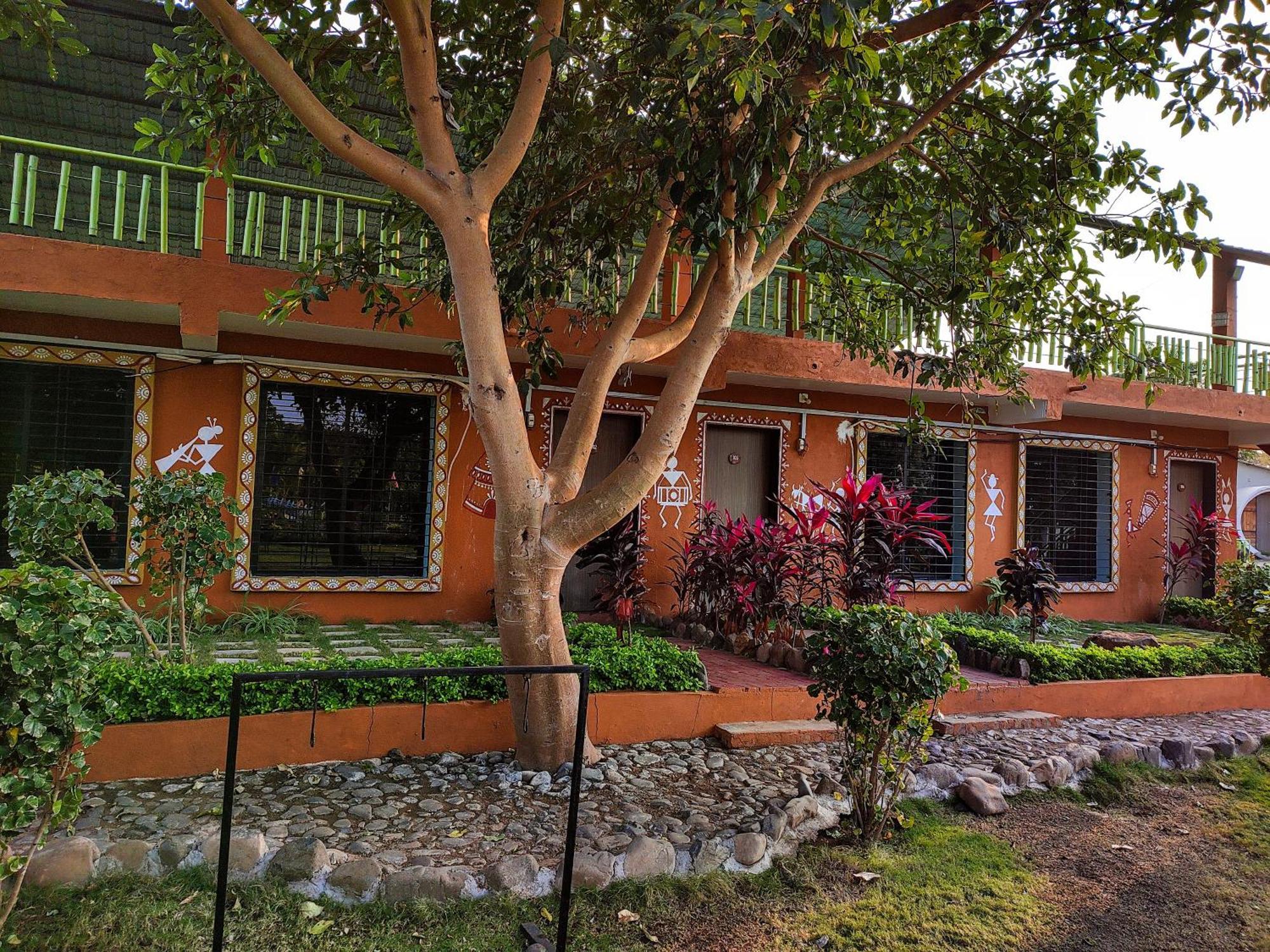 Van Vagdo Resort Rajpipla Exteriér fotografie