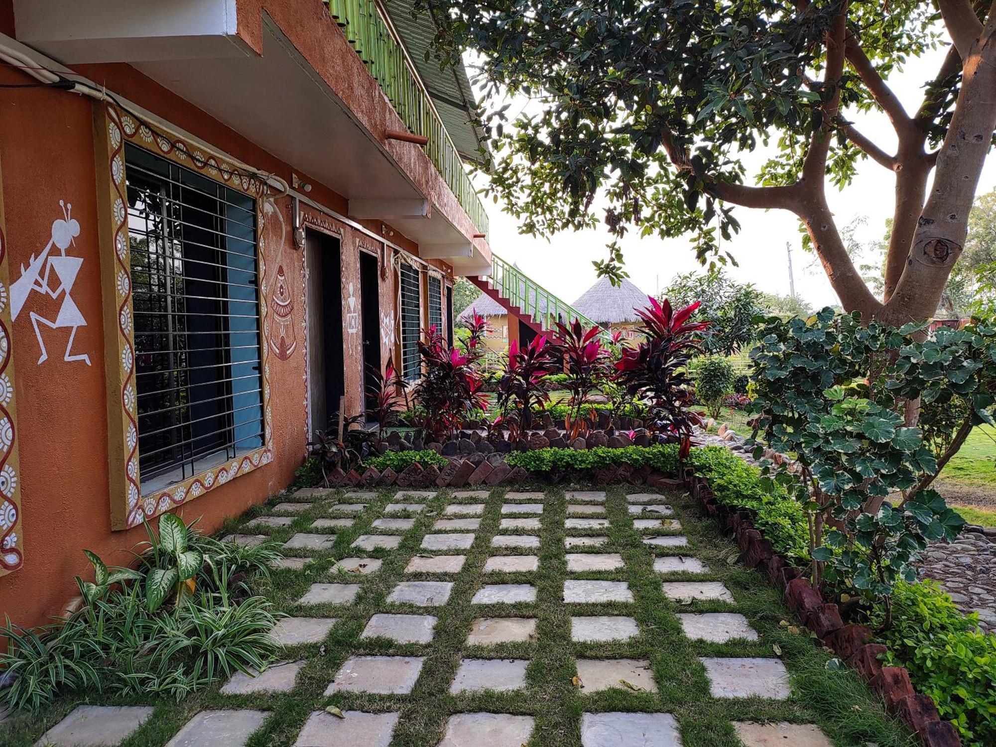 Van Vagdo Resort Rajpipla Exteriér fotografie
